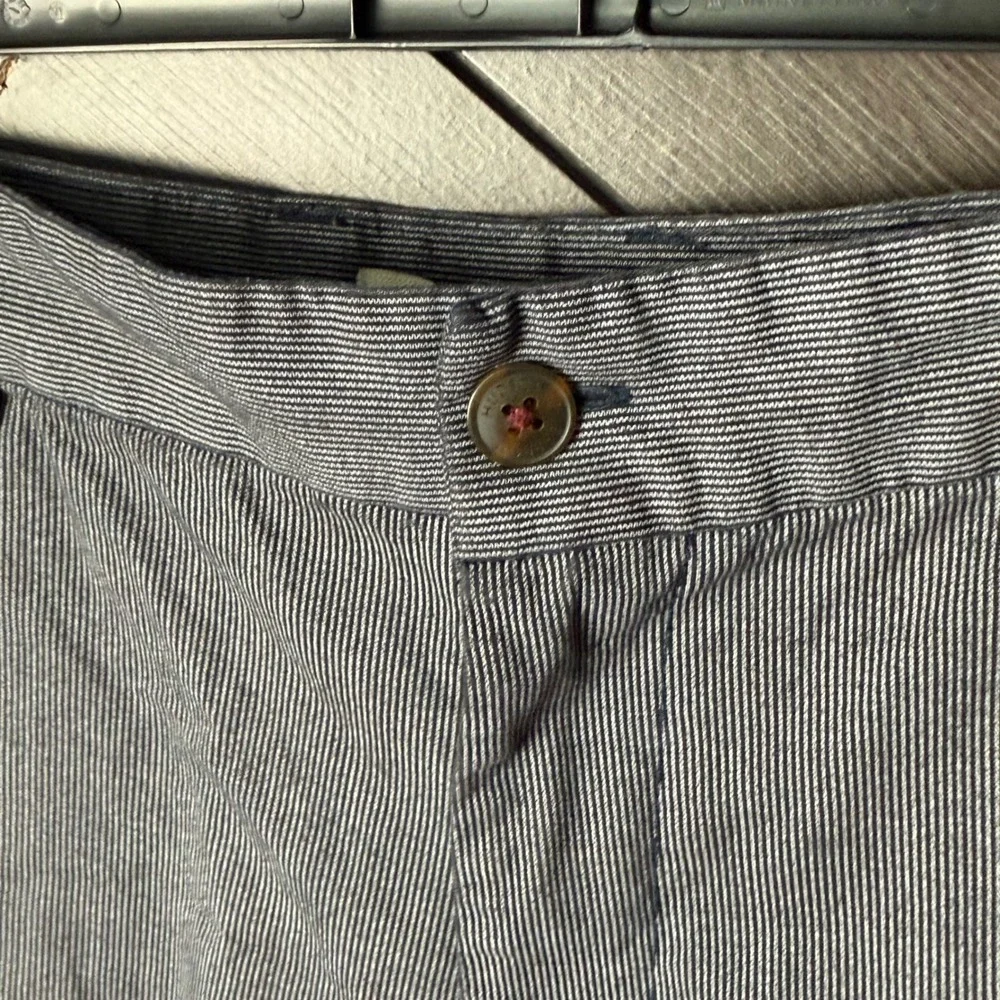 Hudson & Barrow Men's Chino Shorts Navy Pinstripe Stretch Size 40 NWOT